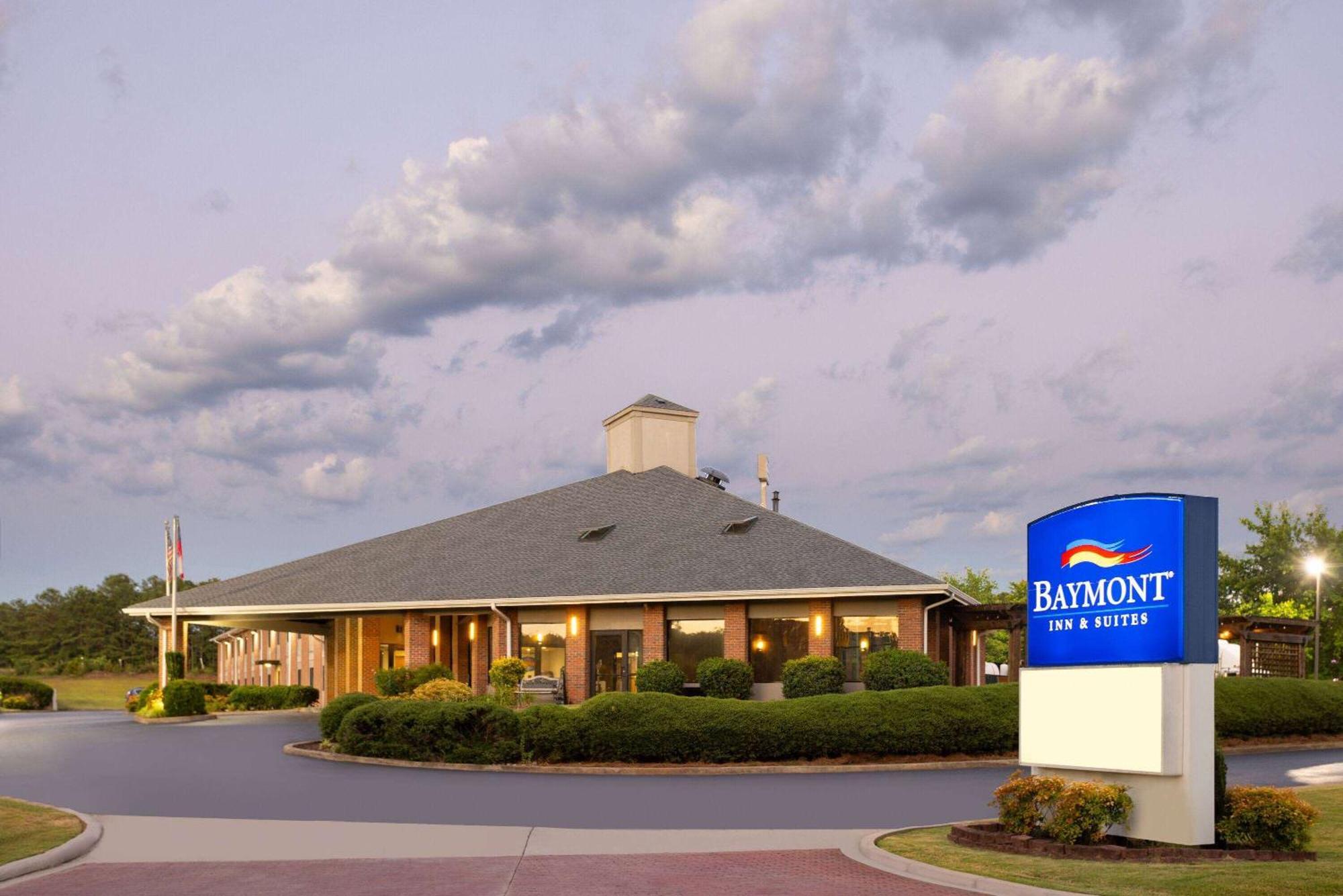Baymont By Wyndham Lagrange Hotel Kültér fotó